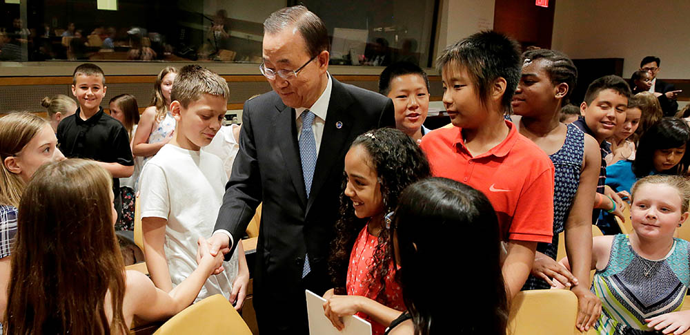 Secretary-General Ban Ki-moon shaking hands with students