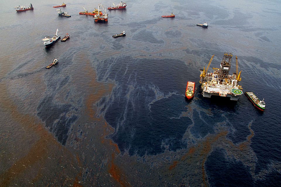 aerial view of Deepwater Horizon during the oil spill