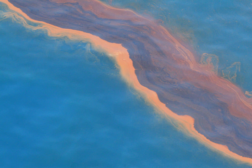Heavy band of oil seen during an overflight