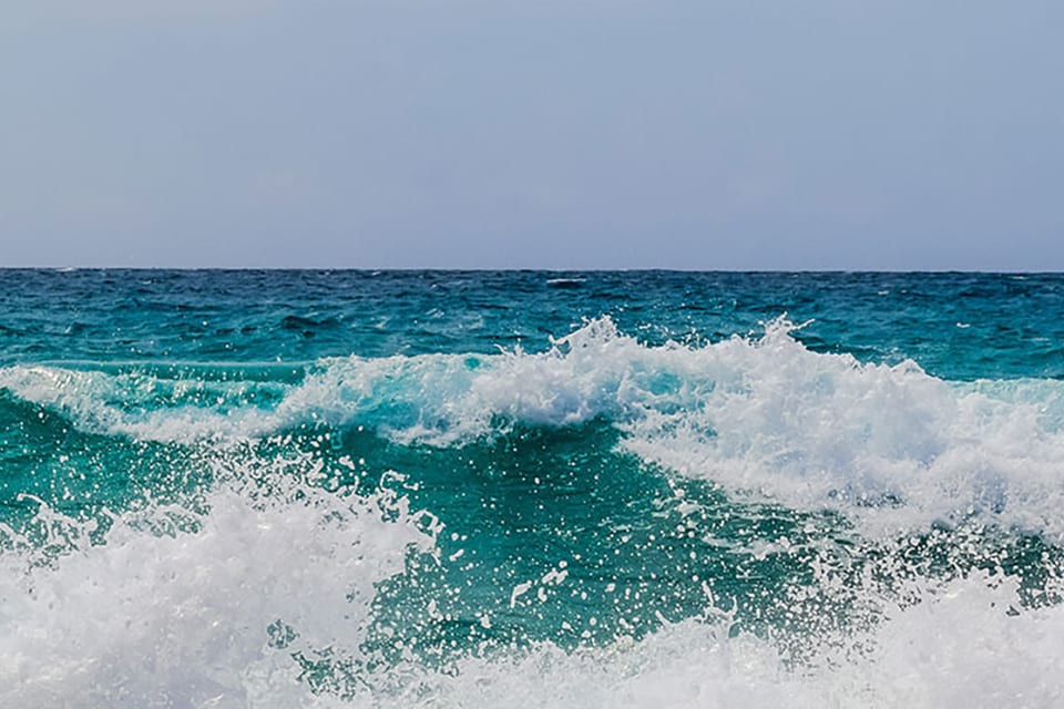 image of crashing waves